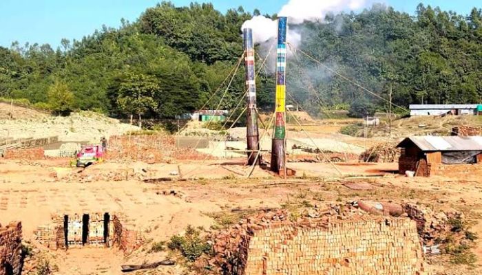 বান্দরবানে এসবিএমের অবৈধ ইটভাটায় সন্ত্রাসী পাহারা; পরিবেশ ধ্বংস