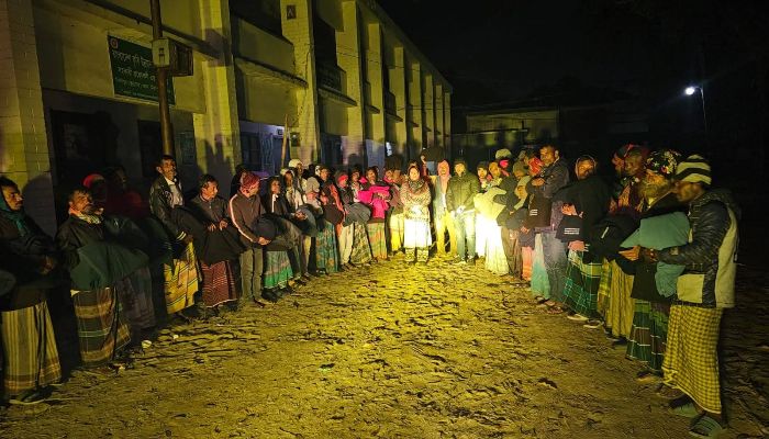 মির্জাপুরে ঘুমন্ত শীতার্তদের মাঝে শীতবস্ত্র বিতরণ 