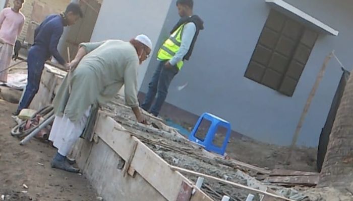 মহেশখালীতে নতুন বাজার-সিকদার পাড়া ড্রেন নির্মাণে অনিয়মের অভিযোগ কর্ণপাত করছে না ঠিকাদার 