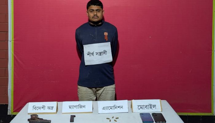 লক্ষ্মীপুরে যৌথ বাহিনীর বিশেষ অভিযান: অস্ত্রসহ শীর্ষ সন্ত্রাসী ‘চিতা’ গ্রেপ্তার