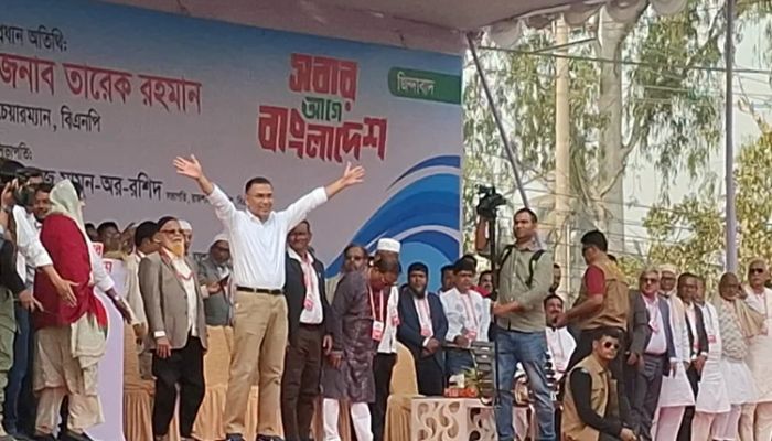 দলের প্রধান হিসেবে প্রথম সফরেই ফারাক্কার  বিপরীতে পদ্মা ব্যারাজ নির্মাণের প্রতিশ্রুতি