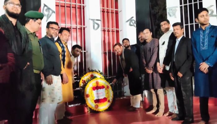 জীবননগরে শহীদ মিনারে রুহুল আমিনের শ্রদ্ধা