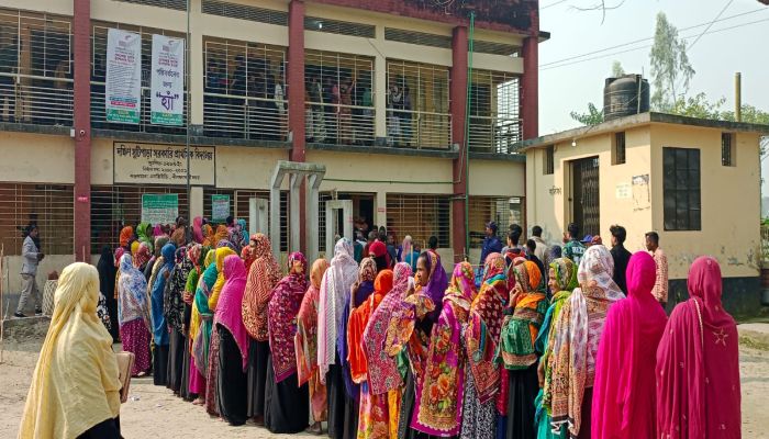 কড়া নিরাপত্তার মধ্যে ত্রয়োদশ সংসদ নির্বাচনের ভোটগ্রহণ শুরু