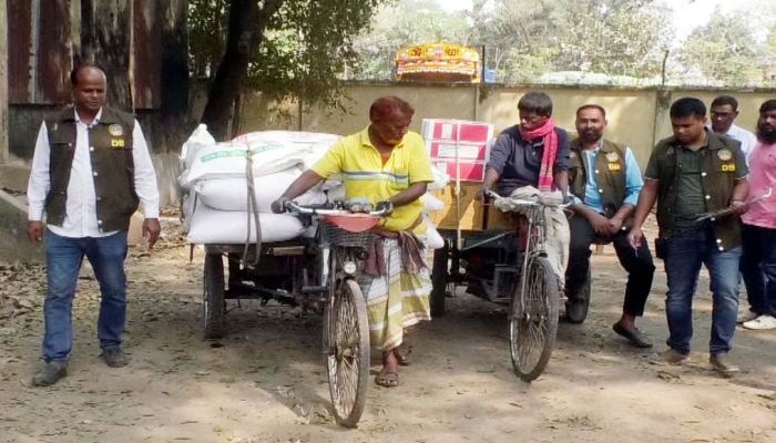 রংপুরে অবৈধভাবে মজুদ টিসিবি পণ্য উদ্ধারসহ গ্রেফতার ১ 