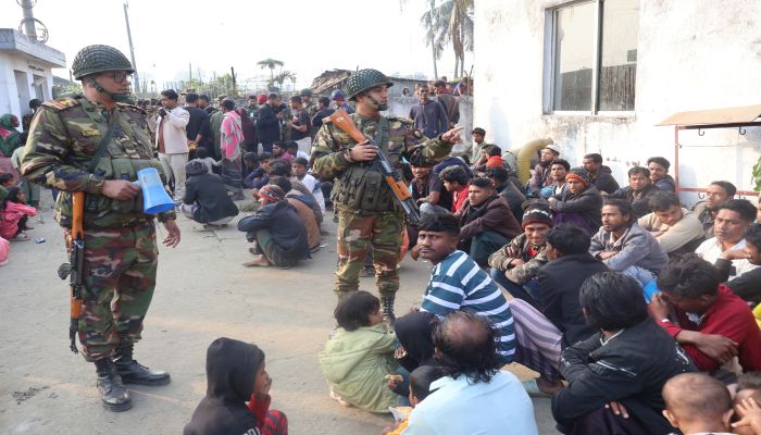 বার্মা কলোনীতে যৌথ বাহিনীর অভিযান:  আটক ৩৪৫ 