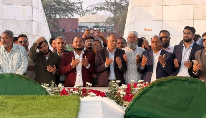 শহীদ জিয়া ও বেগম জিয়ার কবর জিয়ারত করলেন এমপি জসিম 