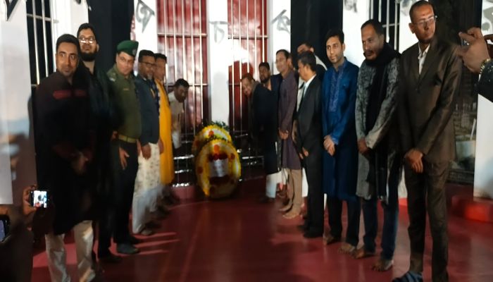 জীবননগরে শহিদ মিনারে সর্বস্তরের মানুষের শ্রদ্ধা