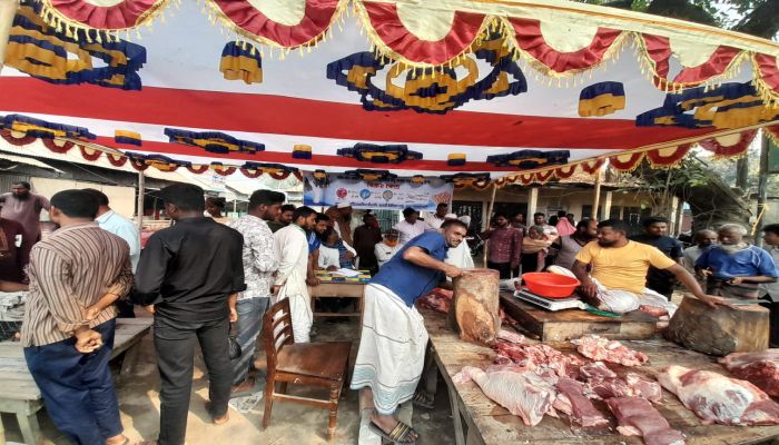 দ্রব্যমূল্যের ঊর্ধ্বগতিতে স্বস্তি: ত্রাণ মন্ত্রীর নির্দেশনায় লালমনিরহাটে স্বল্পমূল্যে নিত্যপণ্য বিক্রি