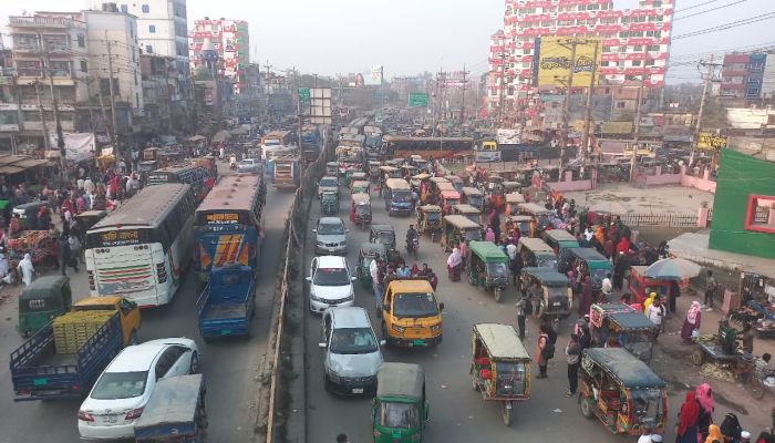 মহাসড়কে অবৈধ থ্রি–হুইলারের দাপট, বাড়ছে যানজট ও প্রাণহানির ঝুঁকি