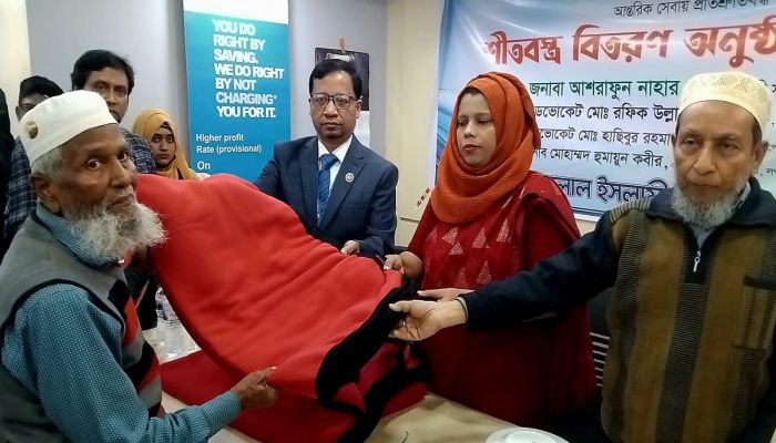 শীতার্ত মানুষের উষ্ণতায় মানবিক হাত বাড়াল শাহজালাল ইসলামী ব্যাংক