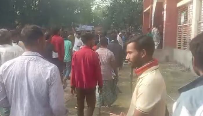 ধানের শীষে সিল মারা শতাধিক ব্যালট উদ্ধার: আটক ২