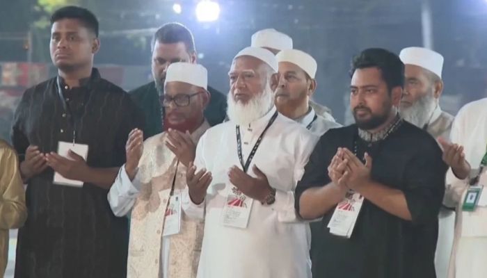 ভাষাশহীদদের কবর জিয়ারত করলেন জামায়াত আমির