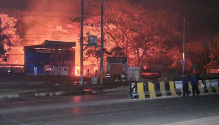 এক কিলোমিটার এলাকাজুড়ে আগুন; ব্যাপক ক্ষতি, দগ্ধ ১৫