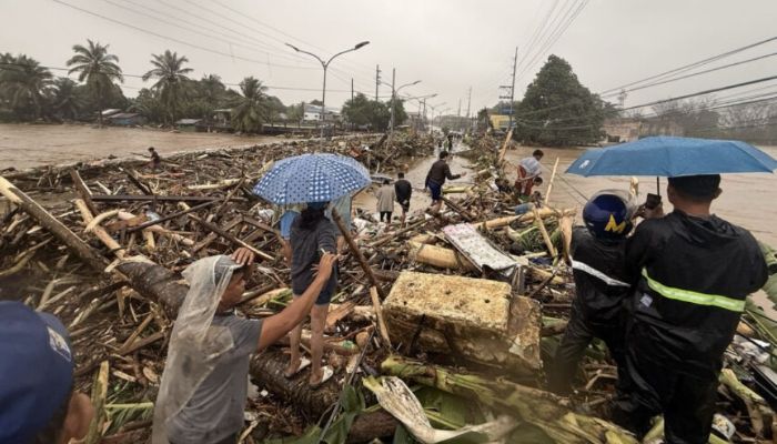 ফিলিপাইনে ঘূর্ণিঝড়ে ১২ জনের মৃত্যু, ক্ষতিগ্রস্ত ২ লাখের বেশি মানুষ