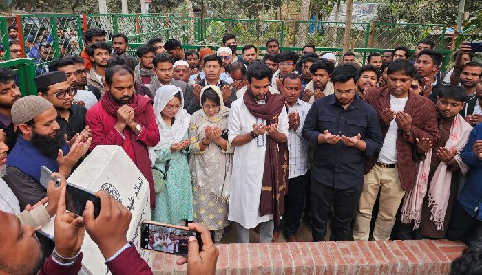 বিতর্কিত নির্বাচন আয়োজন করার চেষ্টা হলে কঠোর সিদ্ধান্ত নেবে ১১ দলীয় জোট: আসিফ মাহমুদ