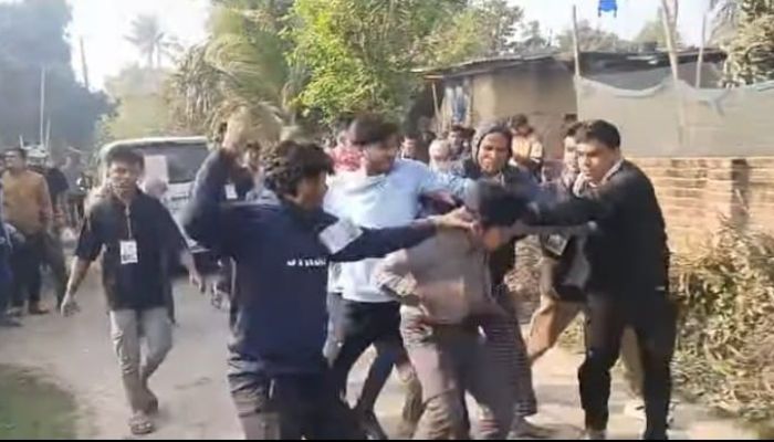 রাজশাহীর দুর্গাপুরে বিএনপি ও স্বতন্ত্র  প্রার্থীর সমর্থকদের মাঝে সংঘর্য