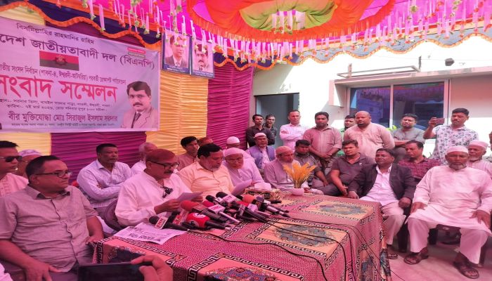 ঈশ্বরদীতে বিএনপির মধ্যে উত্তেজনা সিরাজের ষড়যন্ত্রে হাবিবের