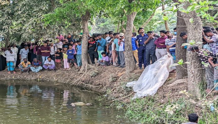 নোয়াখালীতে নিখোঁজের দুদিন পর ডোবায় মিলল এক ইটভাটা শ্রমিকের লাশ