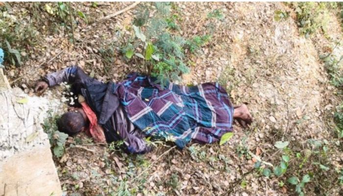 বড়াইগ্রামে মহাসড়কের পাশে অজ্ঞাত ব্যক্তির রক্তাক্ত লাশ উদ্ধার