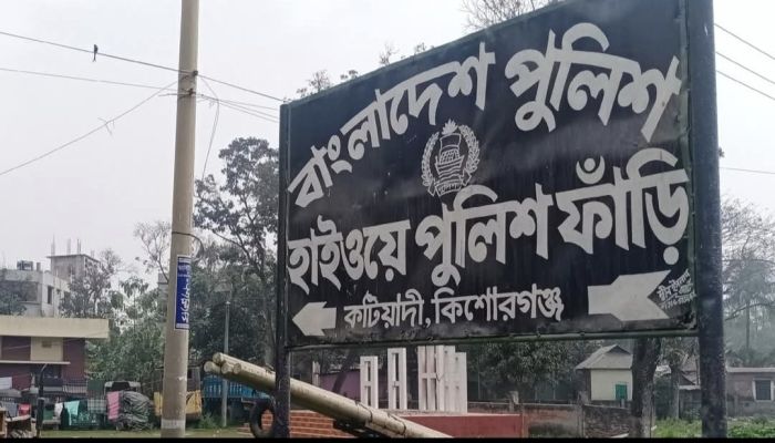 কটিয়াদীতে ট্রাকের চাপায় গরুসহ কৃষকের মৃত্যু