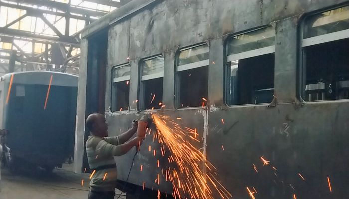 ঈদের আগেই রেলের বহরে যুক্ত হচ্ছে ১১২ কোচ, ব্যস্ত সৈয়দপুর কারখানা শ্রমিকরা