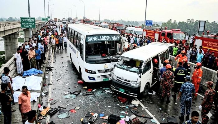 রামপালের নৌবাহিনীর বাস- মাইক্রোবাসের ধ্বাক্কায় নিহত ১২ আহত ৪