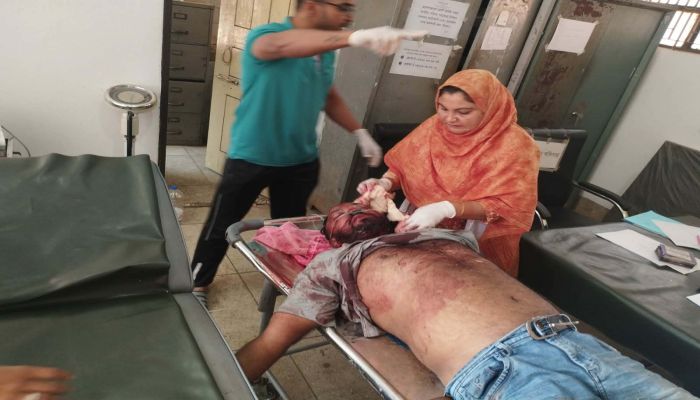 পাহাড়ি সড়কে মোটরসাইকেল দুর্ঘটনায় দুই পর্যটক গুরুতর আহত