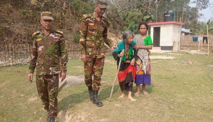 দুর্গম পাহাড়ি এলাকায় সিন্দুকছড়ি জোনের উদ্যোগে চিকিৎসা ও বিনামূল্যে ঔষধ বিতরন