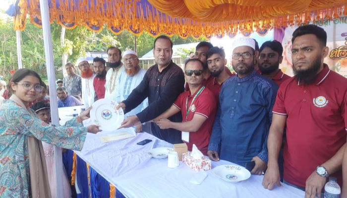 পূর্ব নাউরী আলোর দিশারী যুব সংঘের বার্ষিক ক্রীড়া প্রতিযোগীতার পুরুস্কার বিতরণ