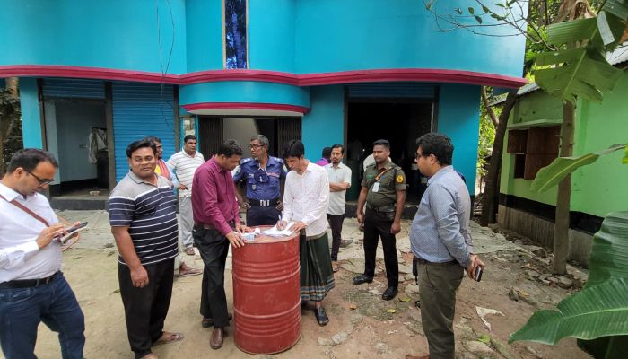 সিংড়ায় জ্বালানি তেল মজুদ করায় ব্যবসায়ীকে ১লাখ টাকা জরিমানা