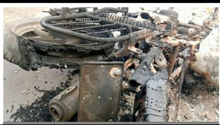 সিদ্ধিরগঞ্জে গনপিটুনীতে ছিনতাইকারী নিহত, মোটরসাইকেলে আগুন