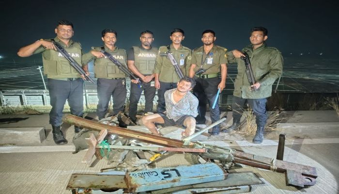 মাতারবাড়ী বিদ্যুৎ প্রকল্পে আনসার সদস্যদের বীরত্বপূর্ণ পদক্ষেপ: দুর্ধর্ষ ডাকাতি প্রচেষ্টা প্রতিহত, আটক ১ 