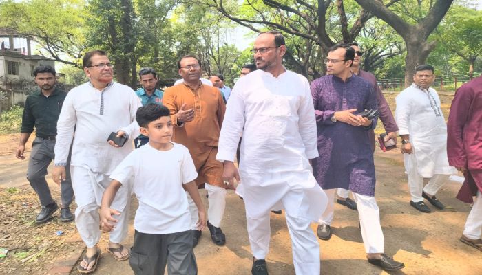 জাতীয় চিড়িয়াখানায় আকস্মিক পরিদর্শনে প্রাণিসম্পদ প্রতিমন্ত্রী 