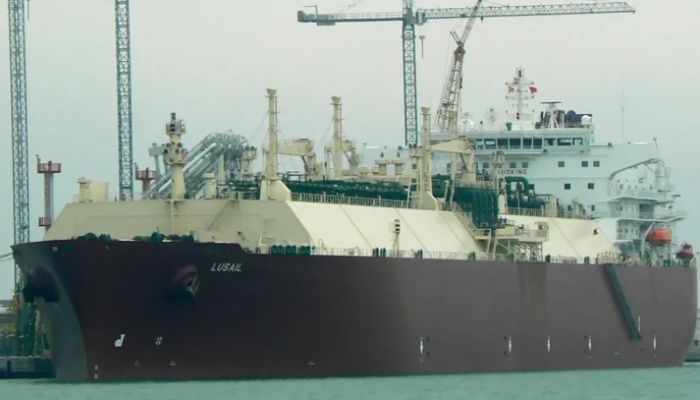 ডিজেল ও এলএনজি নিয়ে চট্টগ্রাম বন্দরের জলসীমায় আরও ৪ জাহাজ  