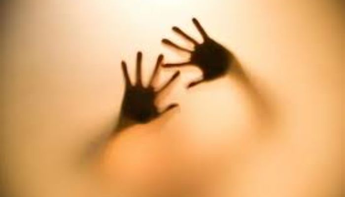 ঈশ্বরদীতে ১২ বছরের কিশোরীকে ধর্ষন, ধামাচাপা দিতে উল্টো মারধরের অভিযোগ 