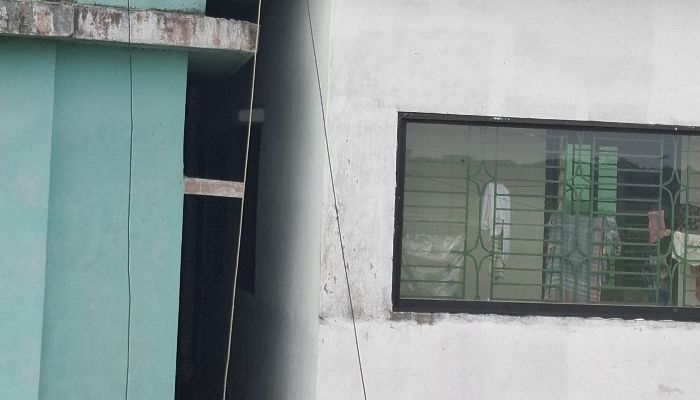 ফরিদগঞ্জে চারতলা ভবন হেলে পড়ার অভিযোগ  তদন্ত কমিটি গঠন, ভবন খালি করার নির্দেশ প্রশাসনের 