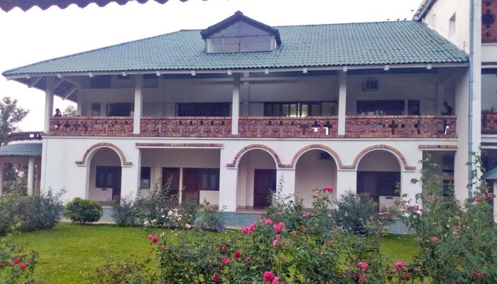 হামলার ঘটনায় বন্ধ ক্যামেলিয়া হাসপাতাল: চিকিৎসাসেবা থেকে বঞ্চিত চা শ্রমিকরা