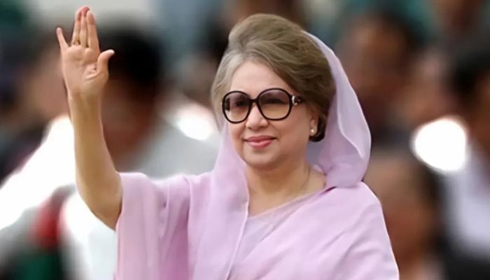 গণতন্ত্রের অগ্রযাত্রায় ‘শ্রেষ্ঠ অদম্য নারী’ সম্মাননা পেলেন বেগম খালেদা জিয়া