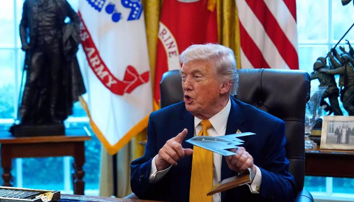 হরমুজ প্রণালি না খুলেই ইরান যুদ্ধ শেষ করতে চান ট্রাম্প