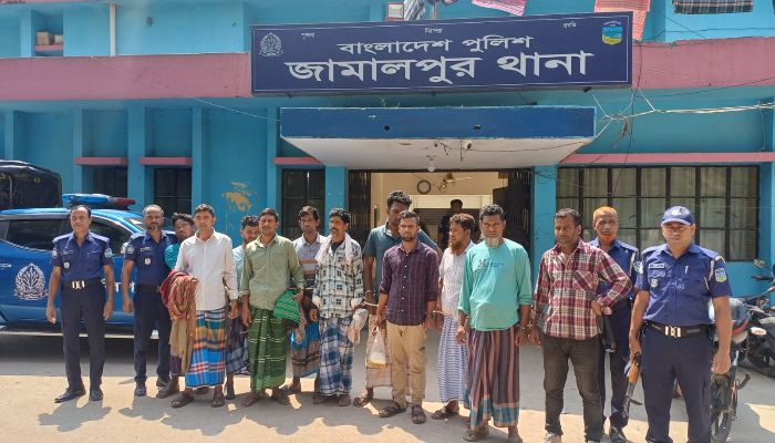 এসপির নির্দেশনায় জনতার তৎপরতায় তিন হাজার লিটার পেট্রোল উদ্ধার, গ্রেফতার ১১ 