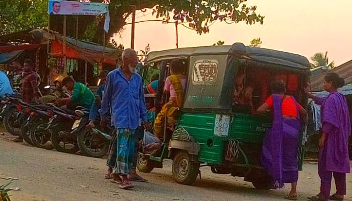 বাঘাইছড়িতে তেল সংকট ইস্যুতে ভাড়া বেড়ে দ্বিগুণ