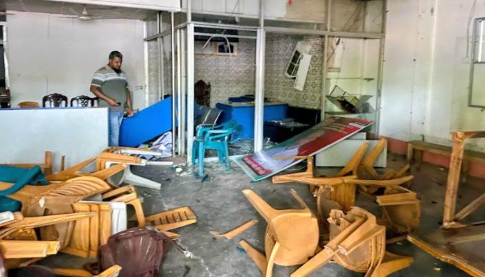 বিএনপির কার্যালয় ভাঙচুর, অ্যাডিশনাল এসপিসহ আহত ১৫