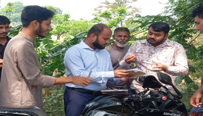 জীবননগরের পাম্পে ভ্রাম্যমাণ আদালতে জরিমানা