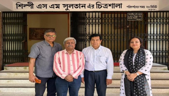 নড়াইলে এস এম সুলতান স্মৃতি সংগ্রহশালা পরিদর্শন করলেন প্রখ্যাত প্রামাণ্য চলচ্চিত্র নির্মাতা ও  সাংবাদিক সৌমিত্র দস্তিদার 