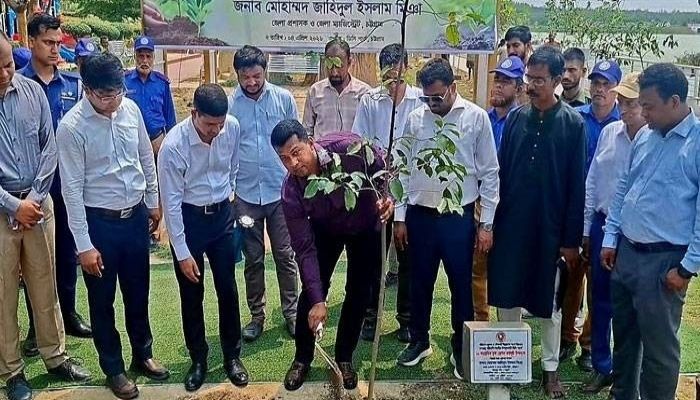সবুজ চট্টগ্রাম গড়তে ডিসি পার্কে ১০ হাজার বৃক্ষরোপণের সূচনা