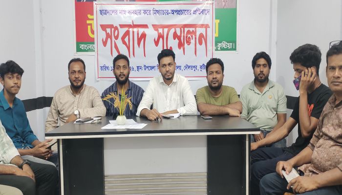 মিথ্যা অপপ্রচারের প্রতিবাদে দৌলতপুরে ছাত্রদলের সংবাদ সম্মেলন