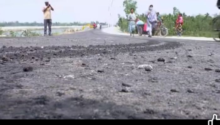 নীলফামারীতে দেড় কোটি টাকার সড়ক সংস্কারে অনিয়মের অভিযোগ 