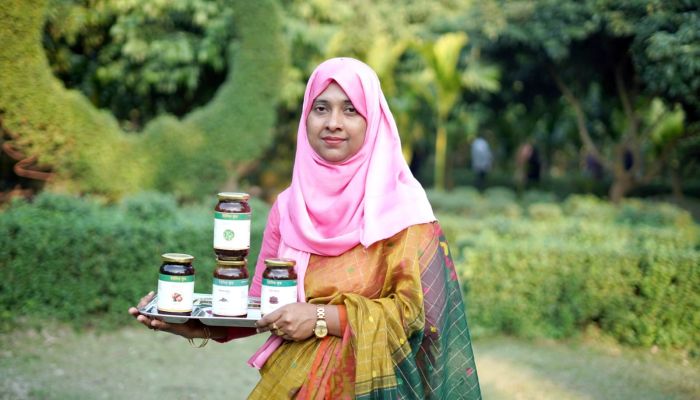 চাকরি ছেড়ে উদ্যোক্তা, আচার বিক্রি করে মাসে আয় ১ লাখ টাকা 