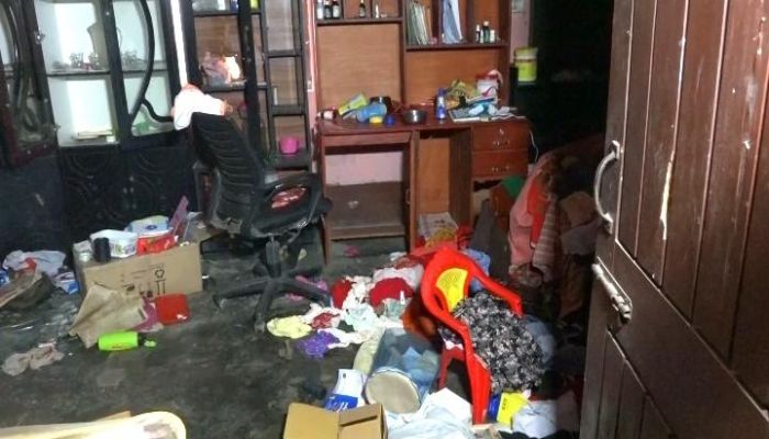 মামলার ভয় দেখিয়ে পাড়া খালি, ২৫ বাড়িতে লুট