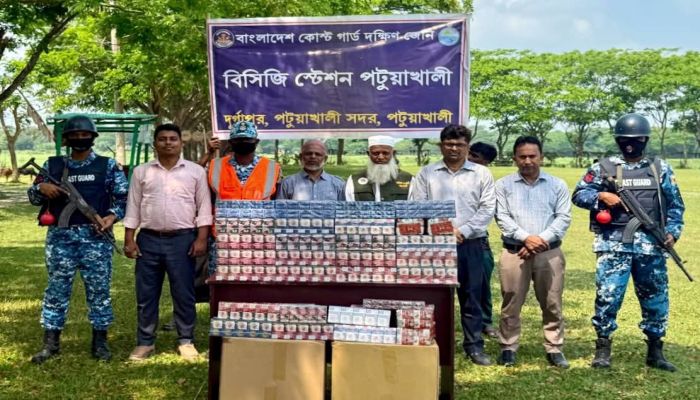 পটুয়াখালীতে যৌথ অভিযানে ৩ লাখ টাকার নকল সিগারেট জব্দ